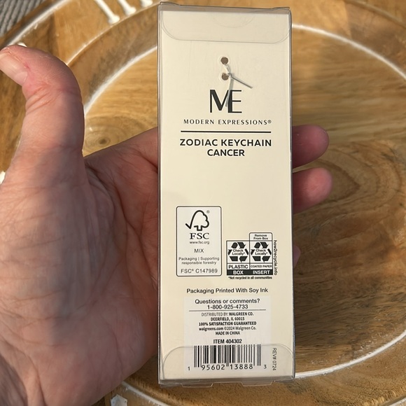 Cancer crab Zodiac Keychain with Blue and Goldtone Accents and Star charm - Picture 4 of 7